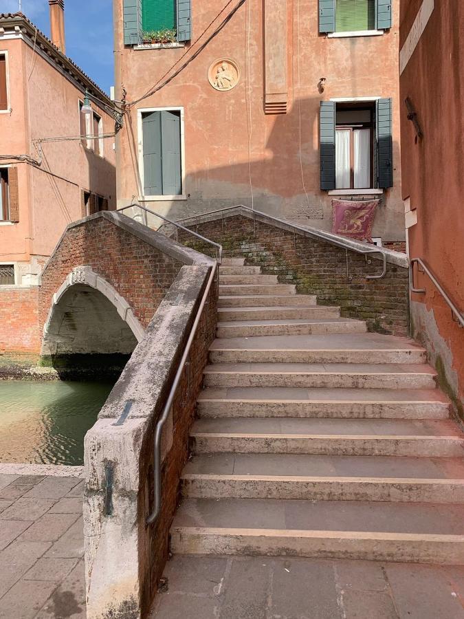 Angeles Venecia